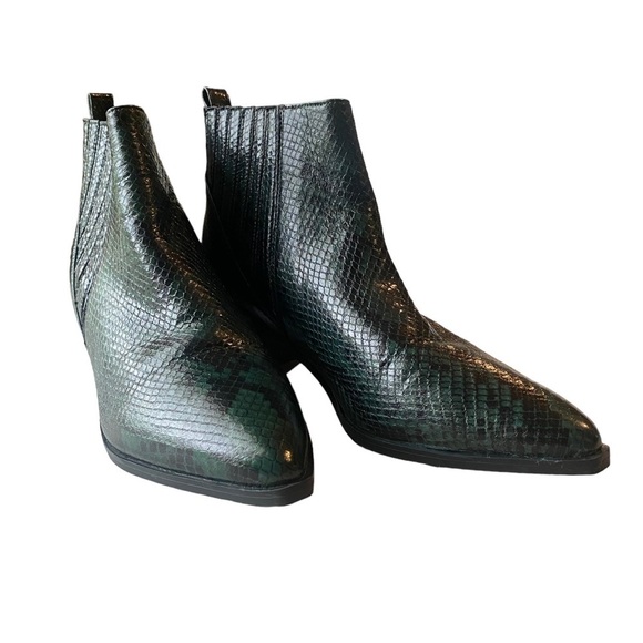 MARC FISHER Woman's Chelsea Green/Black Snake Print Ankle Boot, Size 8.5 - Picture 1 of 8